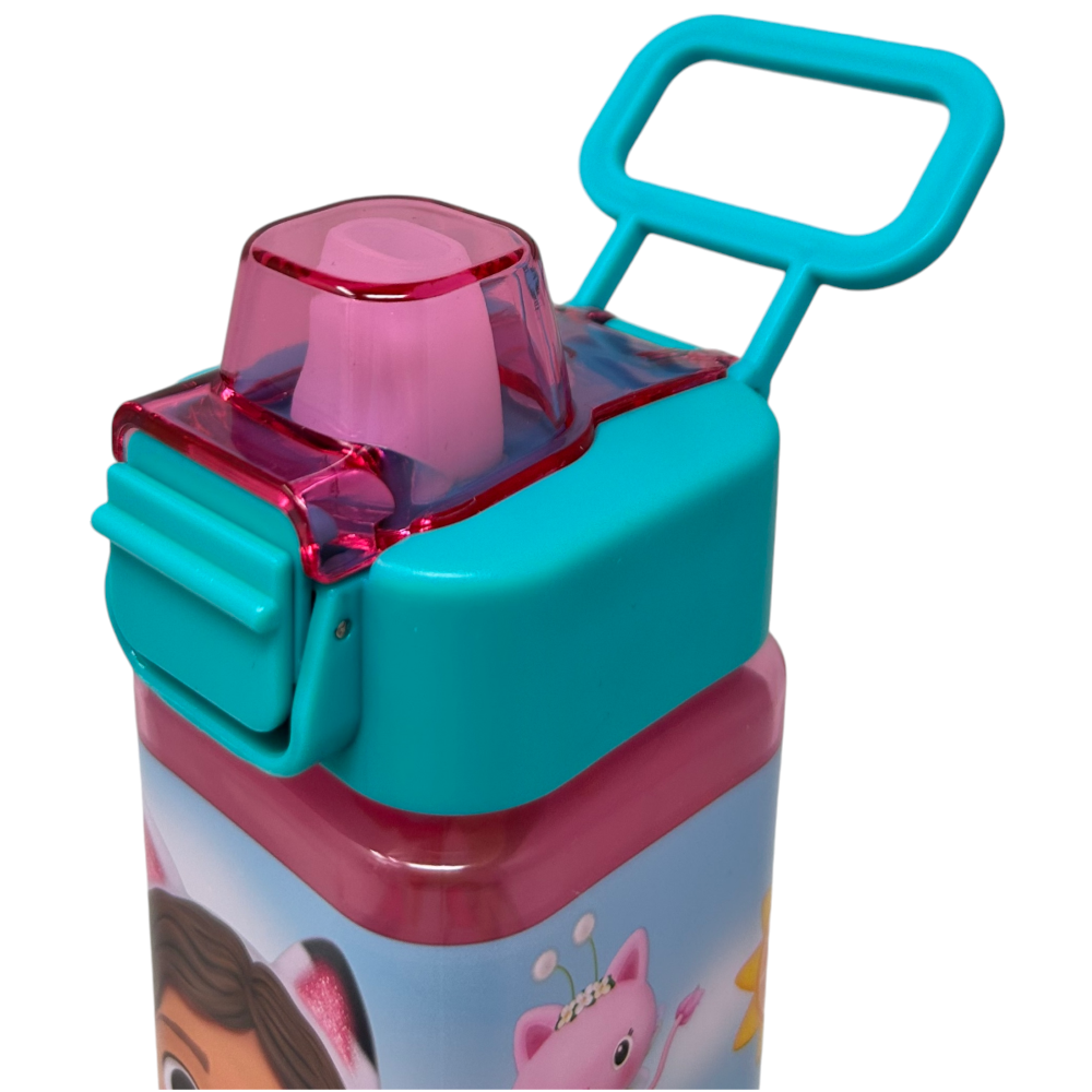 BORRACCIA QUADRATA GABBY'S DOLLHOUSE 500 ML IN PLASTICA RIUTILIZZABILE CON APERTURA A SCATTO - GD00073