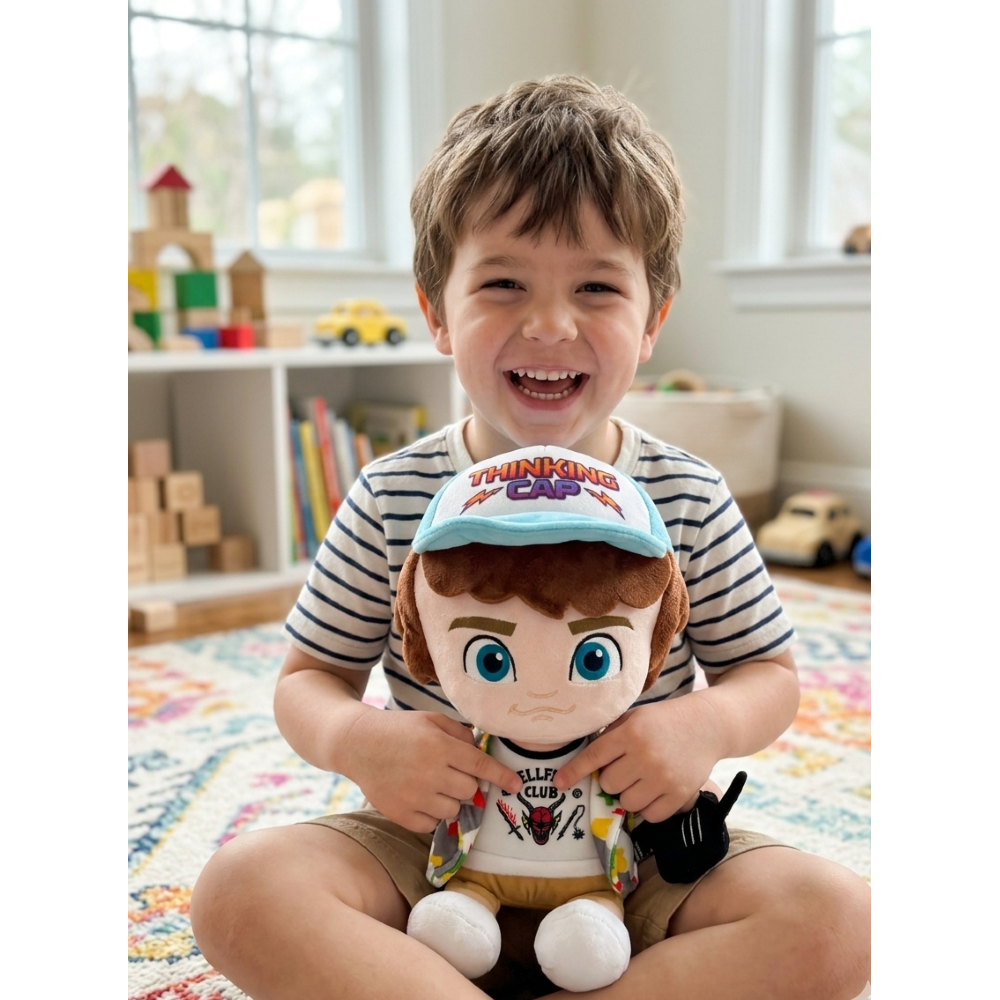 PELUCHE STRANGER THINGS NETFLIX DUSTIN HENDERSON 33 CM - 5315DUSTIN