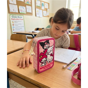 ASTUCCIO SCUOLA HELLO KITTY AND FRIENDS SANRIO MULTISCOMPARTO 3 ZIP PORTACOLORI GIOTTO - 5558